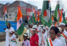 लखनऊ: मदरसा छात्रों ने तिरंगा लेकर निकाली प्रभात फेरी, देशभक्ति के रंग में रंगा बड़ा चांदगंज